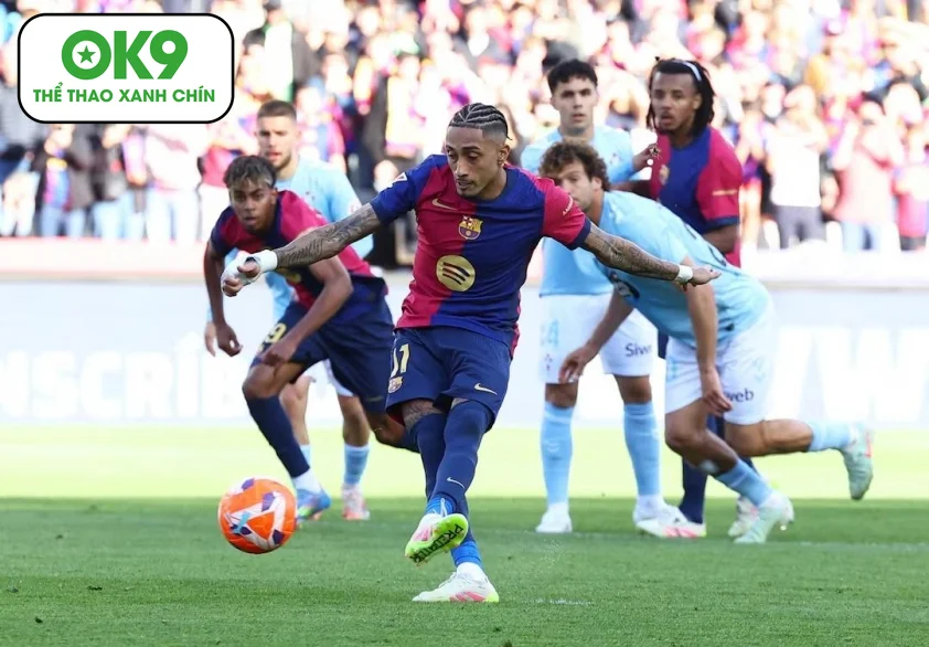 Hình ảnh đôi công hấp dẫn giữa Celta Vigo và Barca tại La Liga vòng 12.